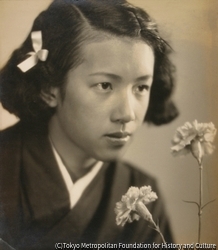 作品画像：(花と女性)