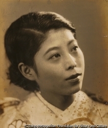 作品画像：(和服の婦人)