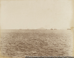 作品画像：大連灣發錨榮城灣ニ向テ進航ノ軍艦及運送船