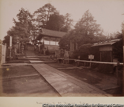四十七士の墓への入り口（泉岳寺）、東京