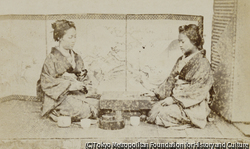 作品画像：（囲碁に興じる女性）