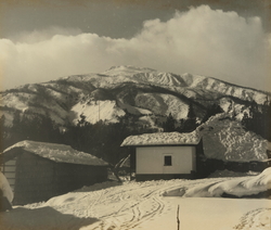 作品画像：(雪山と山小屋)