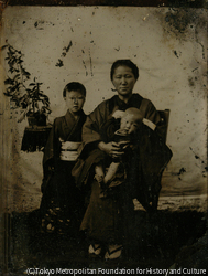 （母子三人像）