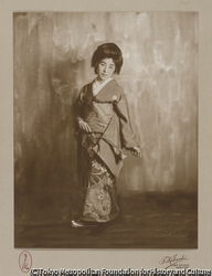 作品画像：和服女性像