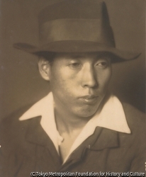 作品画像：(帽子をかぶった男性像)