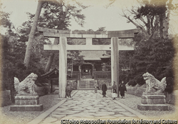 芝安国殿参道