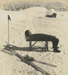 作品画像：雪山の昼寝