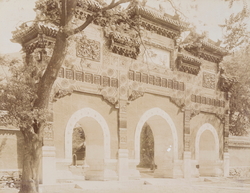 臥仏寺牌楼 (No. 111)