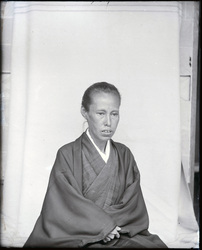 作品画像：小島呉一郎の妻「とを」肖像写真