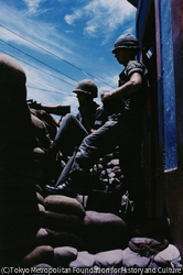 作品画像：監視中の米海兵隊の将兵たち