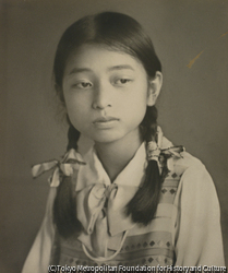 作品画像：（三つ編みの少女像）