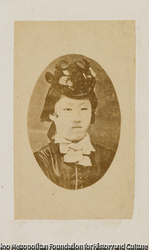 （洋装女性胸像）