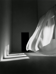 作品画像：curtain 010402a