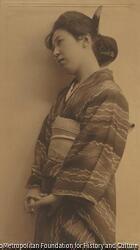 作品画像：(和服の女性像)