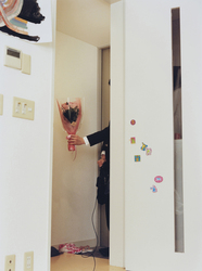 作品画像：I’m home with bouquet