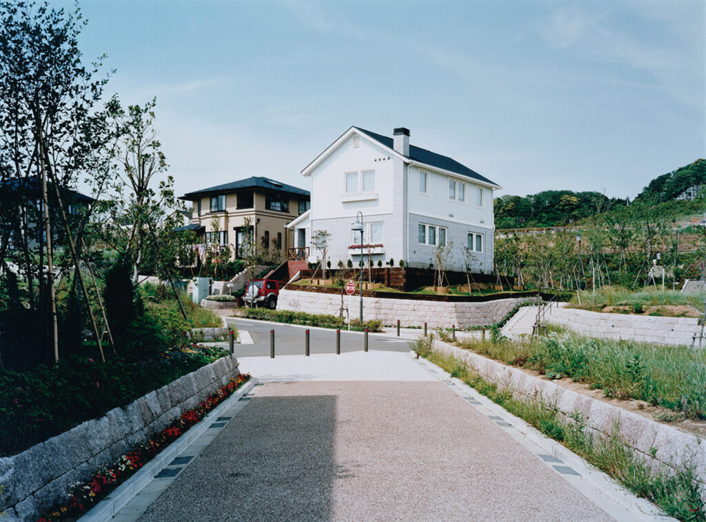 作品画像：「TOKYO SUBURBIA 東京郊外」湘南国際村、神奈川県