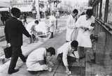 作品画像：ハイレッド・センター「首都圏清掃整理促進運動」