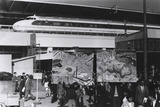 作品画像：観光芸術研究所「路上歩行展」