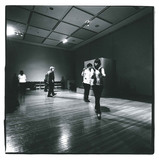 ［Viva! Fluxus 記録写真］ エメット・ウィリアムス《5人のパフォーマーのための10のアレンジ》　エリック・アンダーセン　ベン・パターソン　柴田暦　植松琢磨　ヤリタミサコ　塩見允枝子