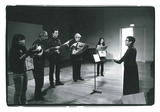 ［Viva! Fluxus 記録写真］ アリソン・ノールズ《ニュースペーパー・ミュージック》　エリック・アンダーセン　ベン・パターソン　クリストフ・シャルル　柴田暦　植松琢磨　塩見允枝子　