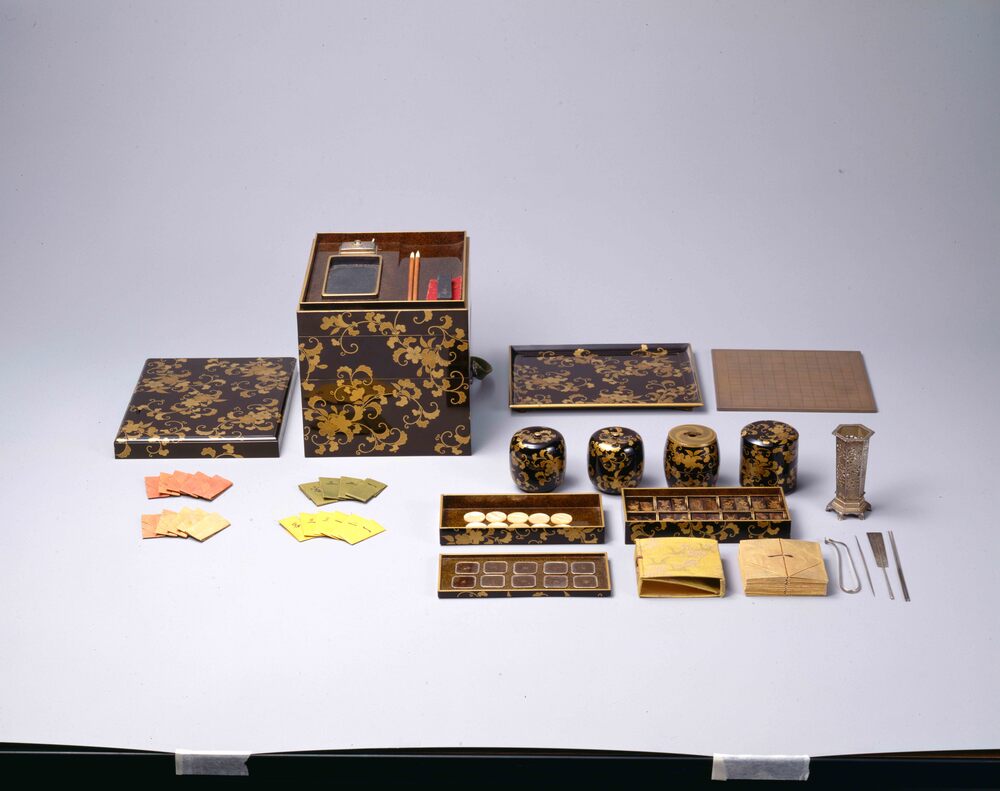 黒塗桜唐草文様金蒔絵十種香道具　
